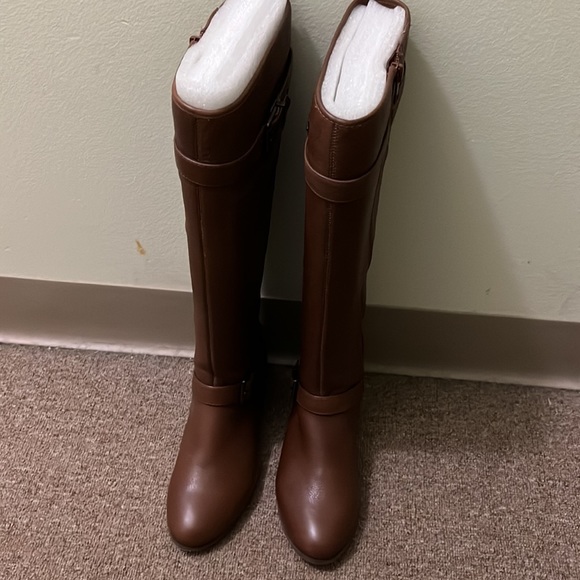 Arturo Chiang size 7 womens only worse 3 times . Too tight for my feet ! - Picture 2 of 4